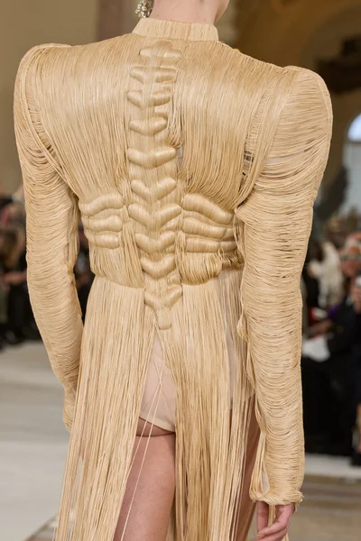 Look 60